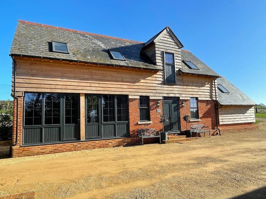 The Carriage House Villa Salisbury Exterior photo